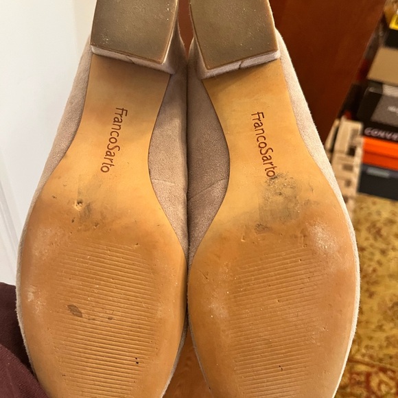 Beautiful 2 1/2” pumps in grey suede - Picture 4 of 5